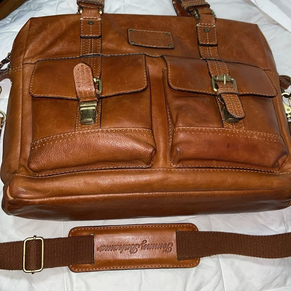 Gorgeous Tommy Bahama Leather Briefcase messenger bag